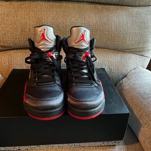 Air Jordan 5 retro Saint Bred, Black, University Red, size 10.5
